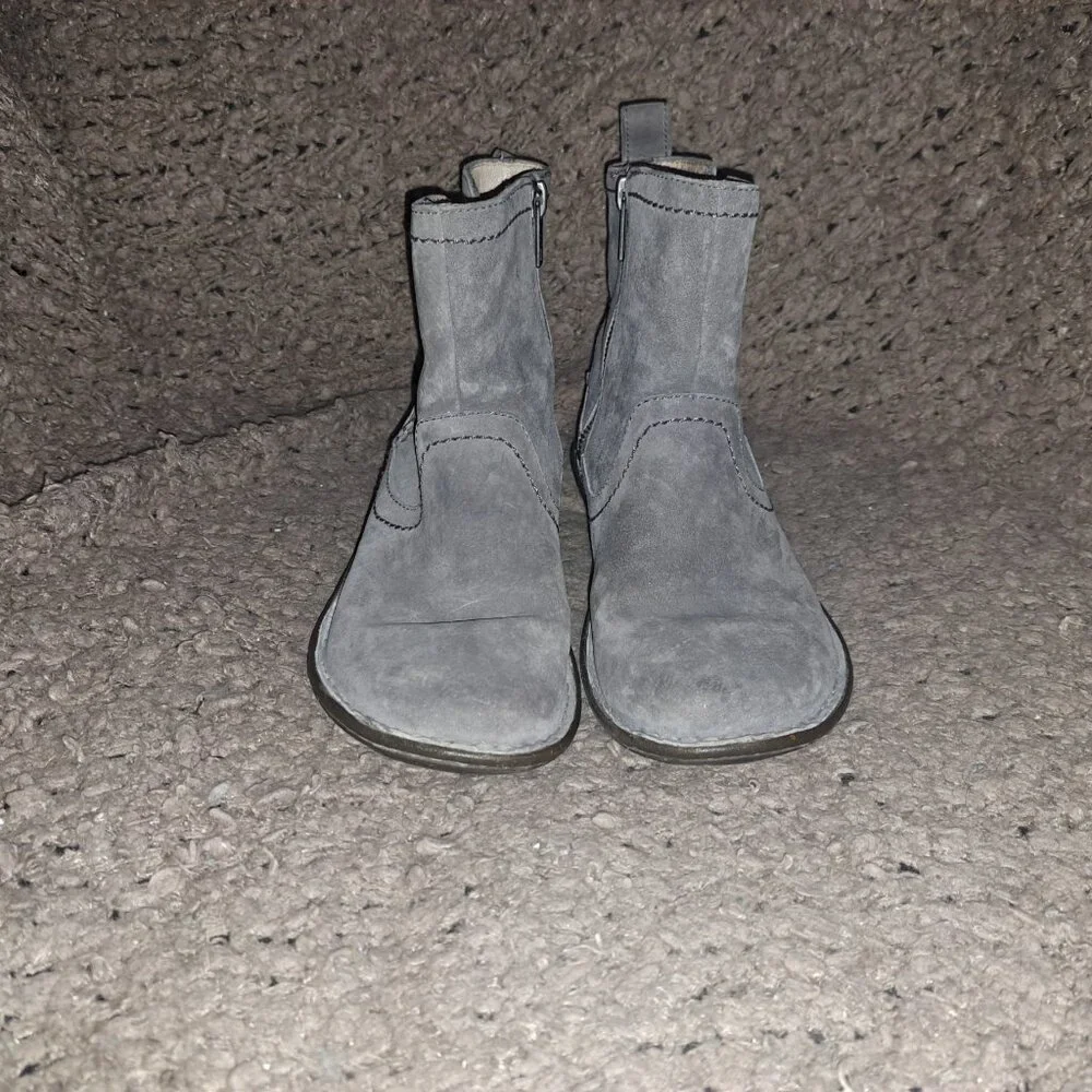 UGG-Neevah-Gray Suede/Shearling Lined-Side Zip Booties-Sz 7-Excellent Excellent